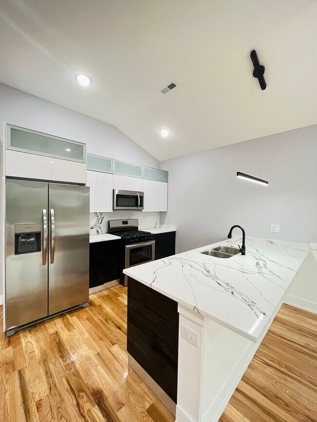 5831 S Calumet Ave, Chicago, IL 60637 House Rental in Chicago, IL