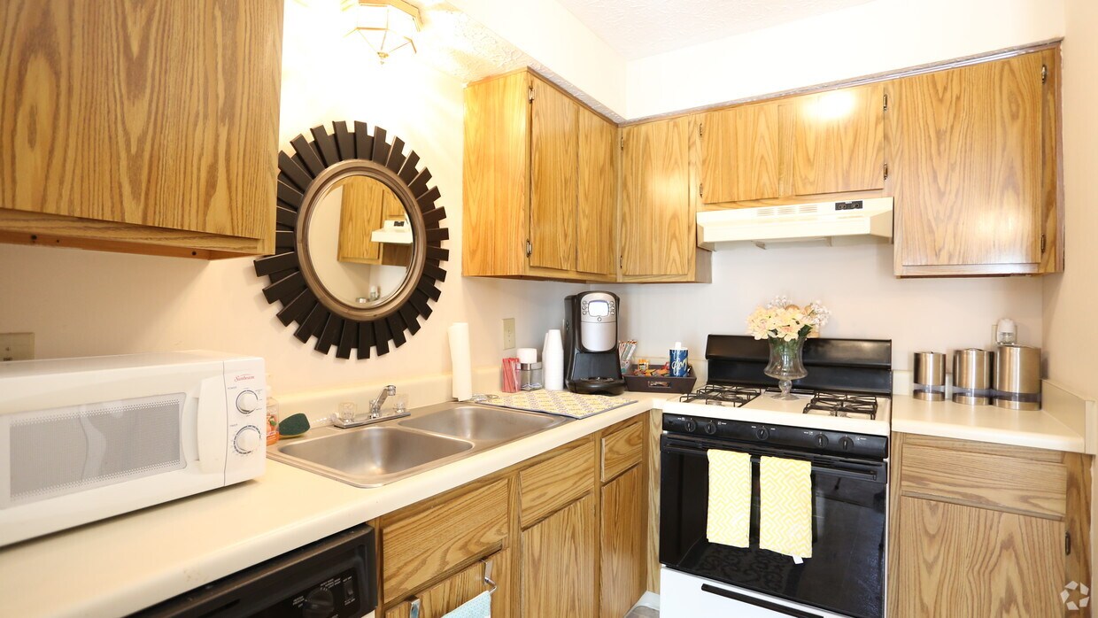 Townhomes at McNaughten Apartments 1363 Yorkland Rd Columbus, OH