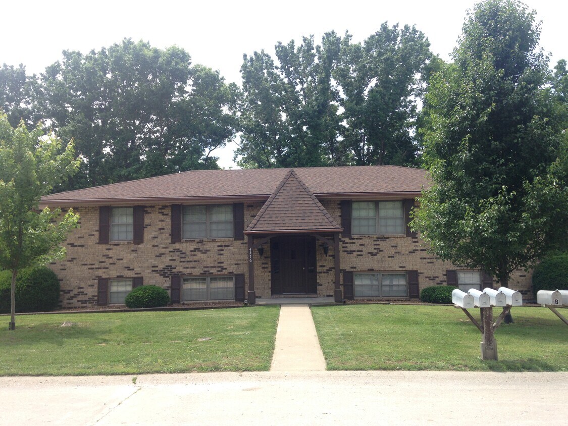 4476 W Bellview Dr, Columbia, MO 65203 Apartments 4476 W Bellview Dr