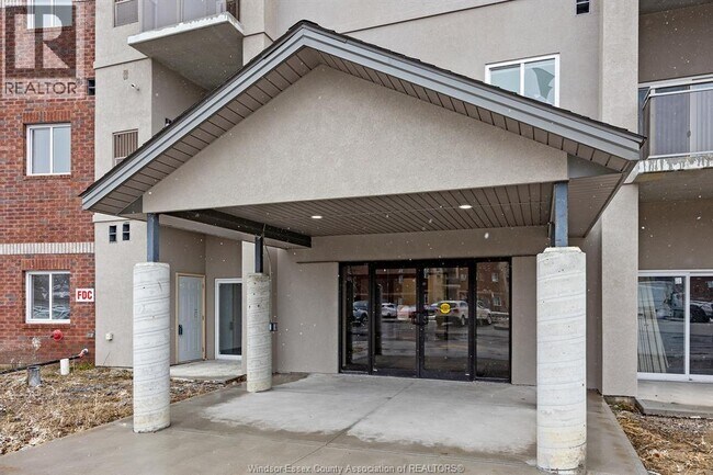 Photo du bâtiment - 1888 Westview Park Blvd