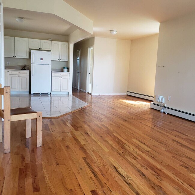 Building Photo - 506 Beach 43rd St