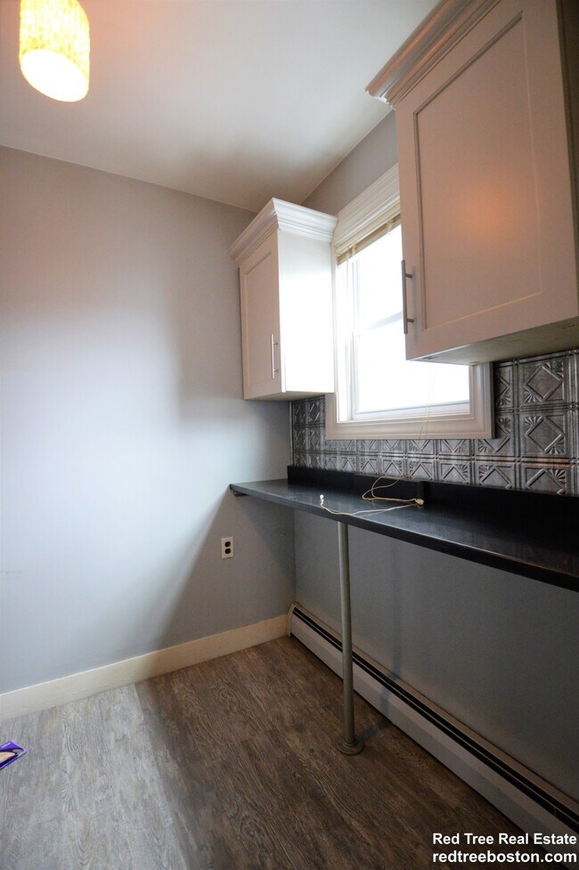 Building Photo - 6 Otis St