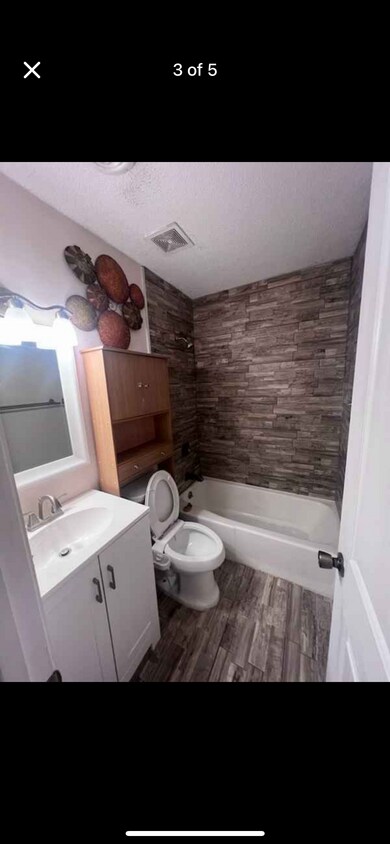 Foto del edificio - 1233 Jamestown Ct