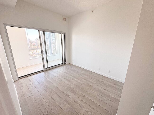 Photo du bâtiment - Centre West - 1510