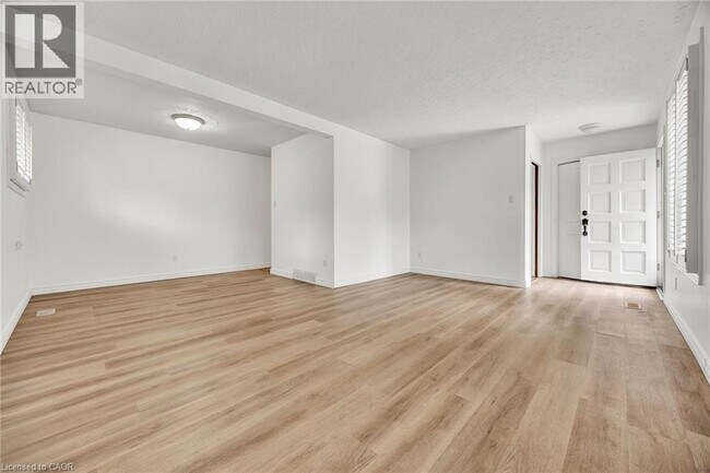 Building Photo - 514 Fallingbrook Dr