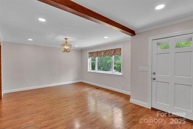 Foto del edificio - 1755 Simplicity Rd