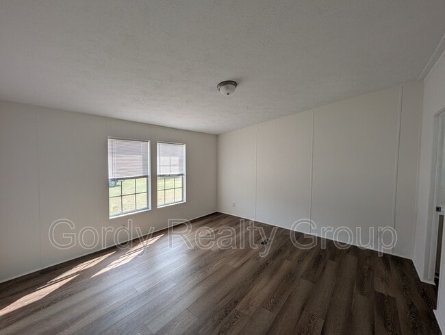 Building Photo - 812 Shelby Ave