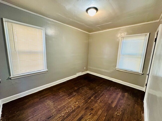 Building Photo - 3 Bedroom 1 Bath Welcome Section 8