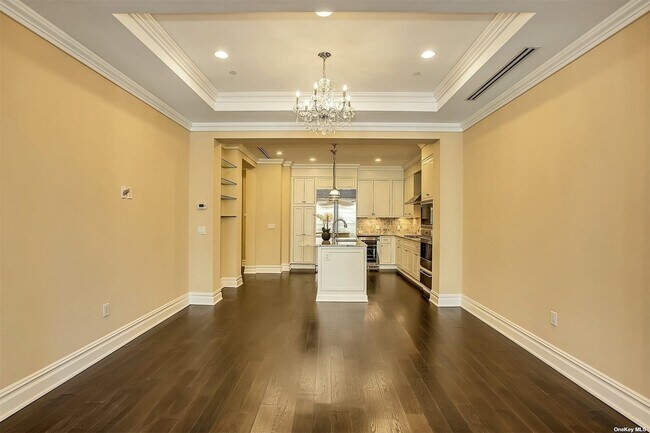 Building Photo - 1000 Royal Ct