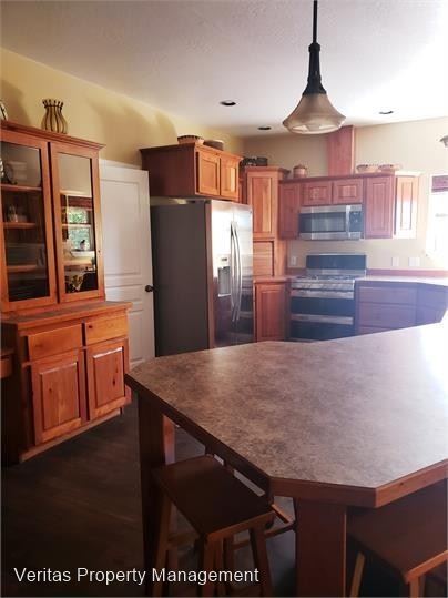Building Photo - 4 br, 3.5 bath House - 15284 Savik Ln
