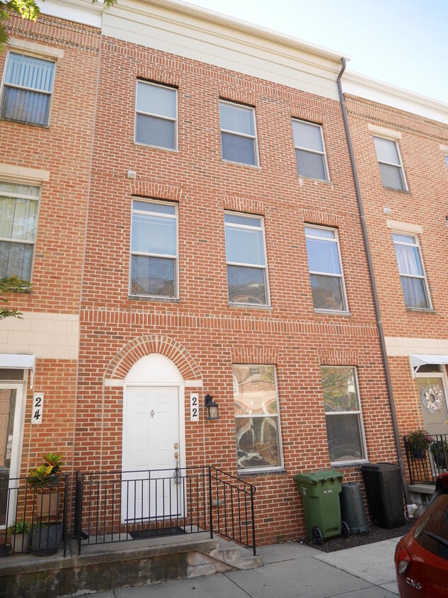 Foto principal - 2 Bedroom Townhome Located In Baltimore Ci...