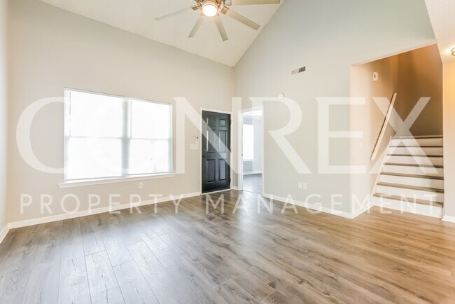 Building Photo - Adorable 3 Bedroom with Fenced Backyard!