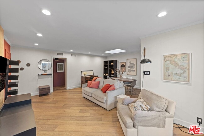 Building Photo - 1144 10th Ct