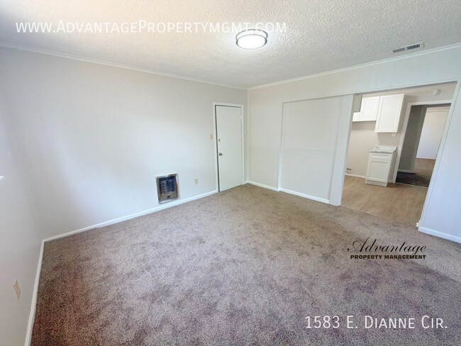 Foto del edificio - 1583 E Dianne Cir