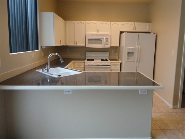 Foto del edificio - 922 Country Skies Ave