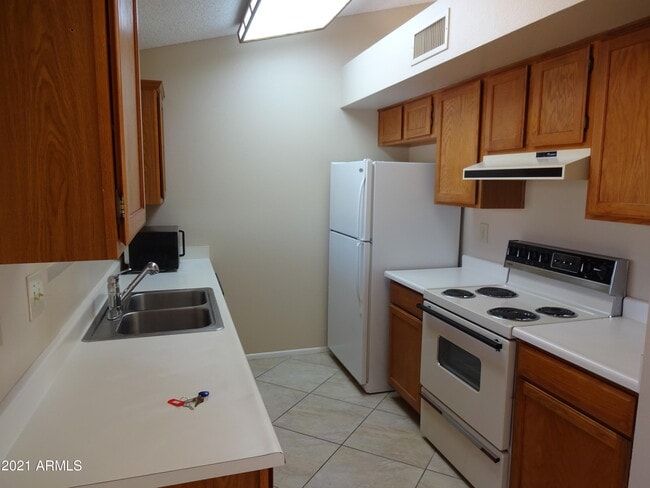 Building Photo - 13722 W Gable Hill Dr