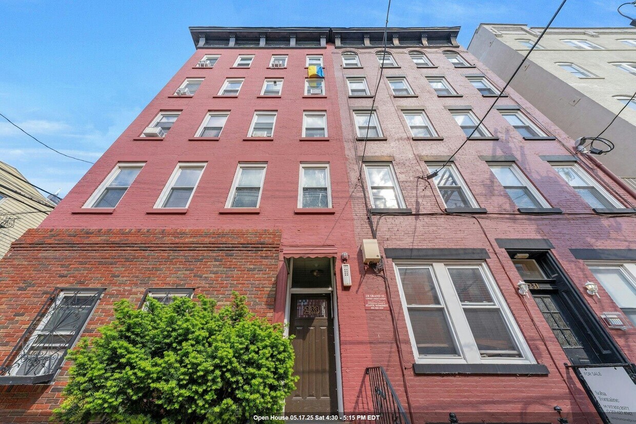 Foto principal - 233 Grand St