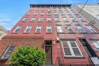 Building Photo - 233 Grand St