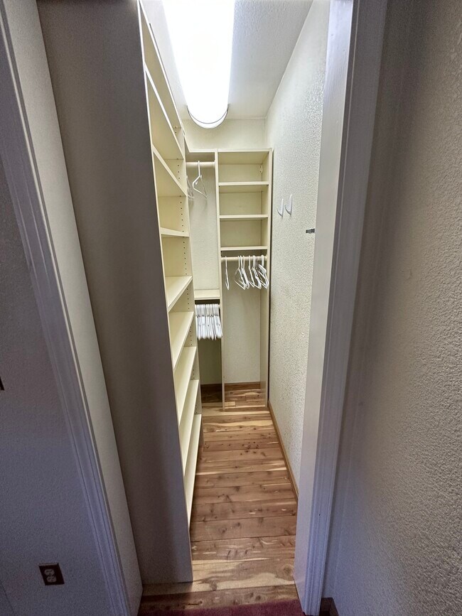 Foto del edificio - 4237 Strathmore Way