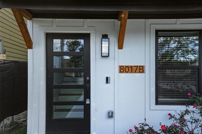 Foto del edificio - 8017 Cora St