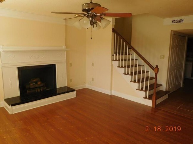 Building Photo - 1442 River Dr
