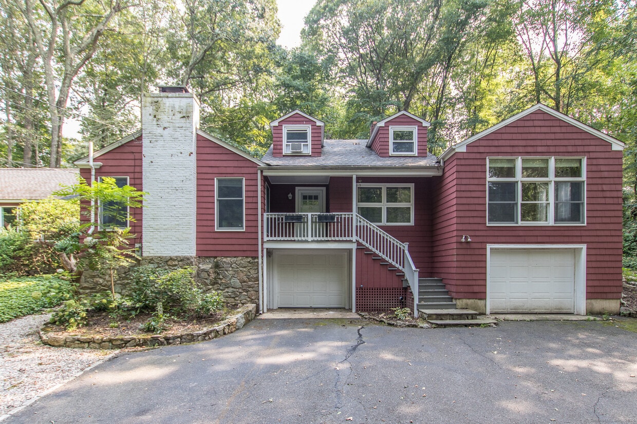 Primary Photo - 211 New Canaan Rd