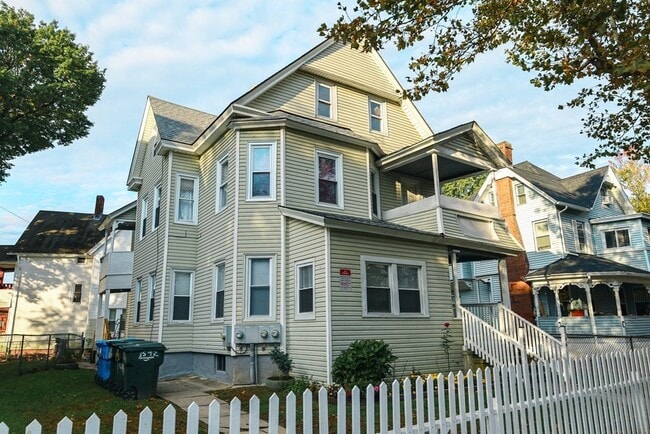 Building Photo - 1594 Dwight St