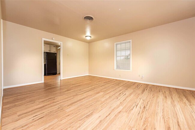 Foto del edificio - 7602 Delafield Ln
