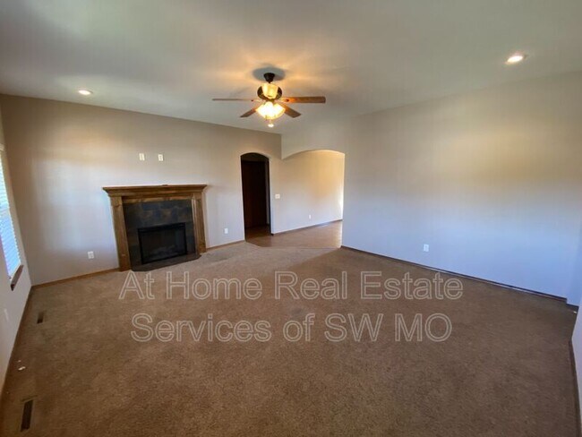 Foto del edificio - 1730 N Chandler Rd