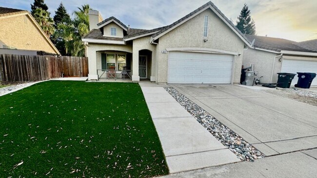 Building Photo - COZY AND CLEAN 3 BED, 2 BATH, ONE STORY WI...