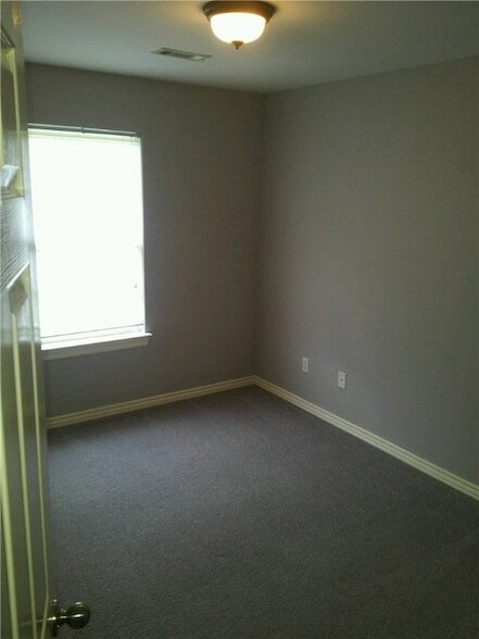 Building Photo - 245 Graystone Cir