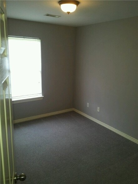 Foto del edificio - 245 Graystone Cir