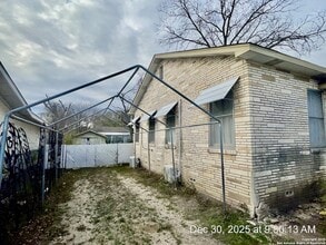 Building Photo - 1010 Gardina St