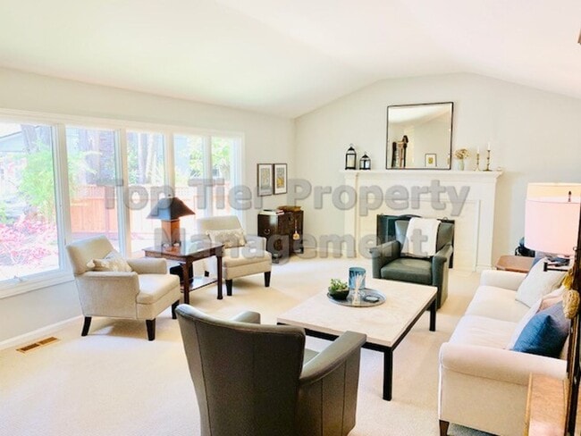 Building Photo - Stunning 4 Bed/3 Bath (plus Office), 3,230 Sqft single-family house at end of cul-de-sac and on l...