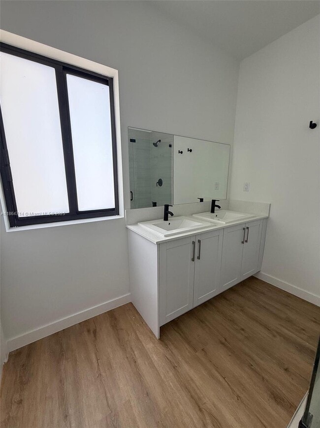 Building Photo - 421 SW 1st St