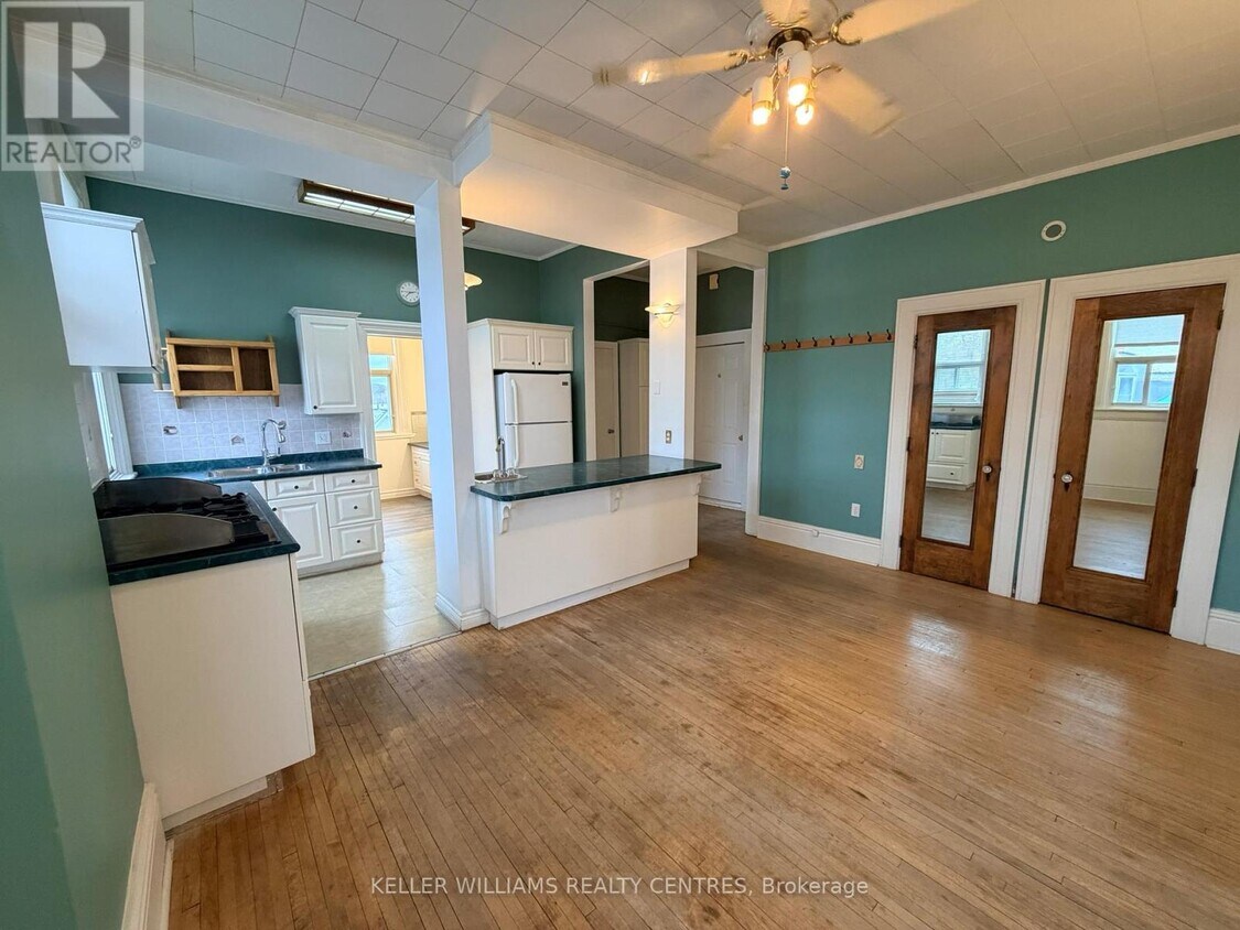 Primary Photo - 1 Simcoe St