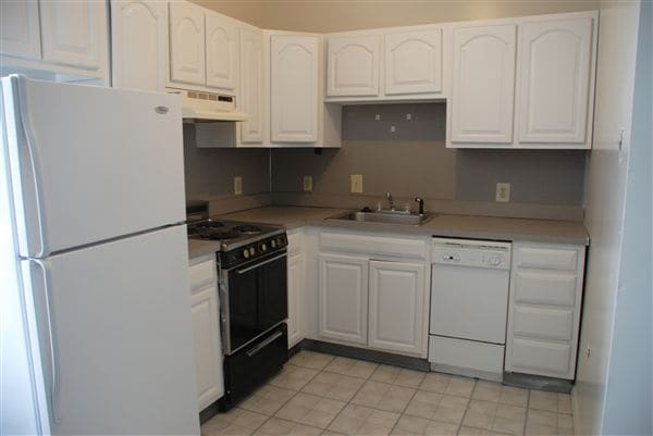 Building Photo - 909 Corinthian Ave