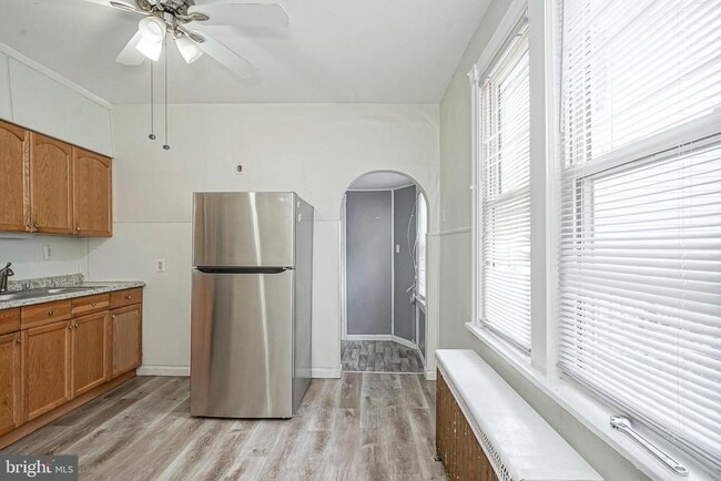 Foto del edificio - 30 S Railroad Ave