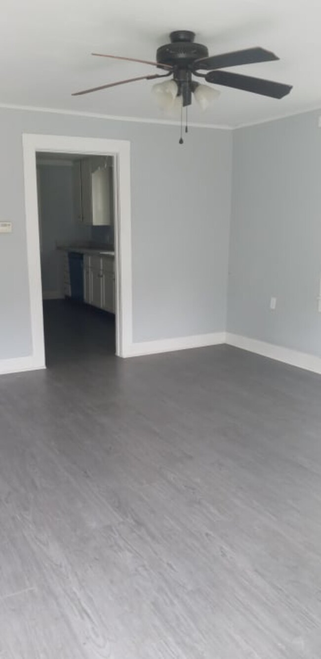 Foto del edificio - 711 N. Catalpa St.