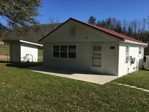 Building Photo - 4568 Old Clear Creek Rd