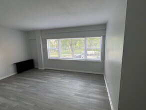 Building Photo - 7327 N Rogers Ave