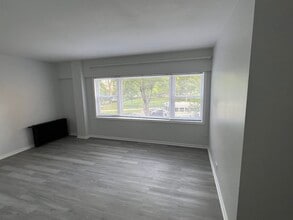 Building Photo - 7327 N Rogers Ave