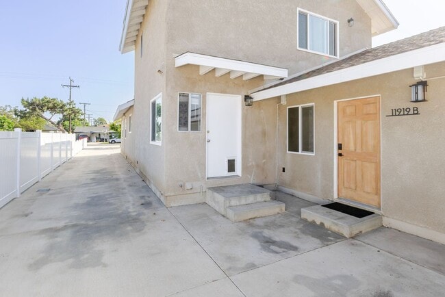Building Photo - 11919 Ranchito St