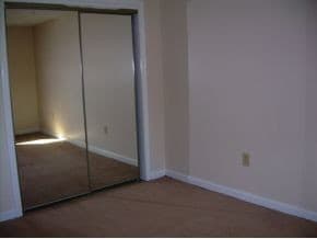 Building Photo - 202 Elmwood Dr