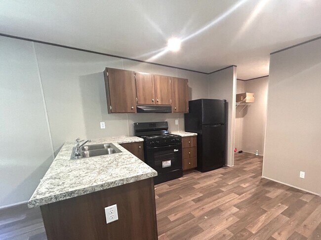 Building Photo - Brand new 4BR Mobile Home - Country living with City convenience!