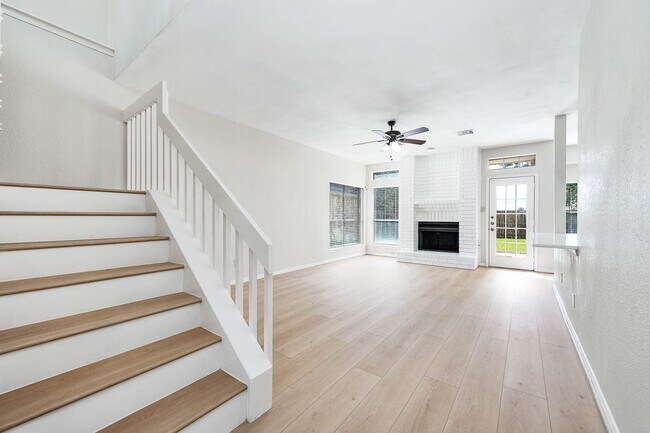 Building Photo - 4718 Sunshine Dr