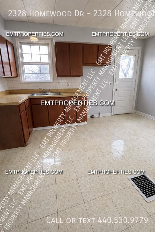 Foto del edificio - 2328 Homewood Dr