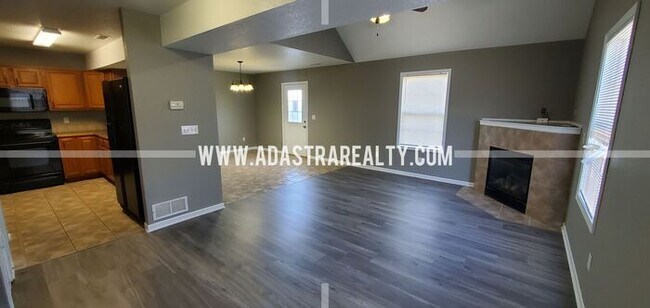 Foto del edificio - Spacious Basehor Townhome-Available NOW!!