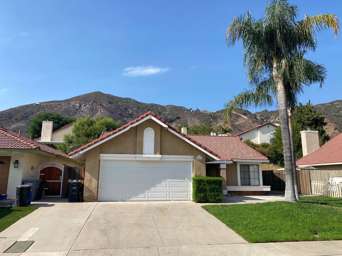 Foto principal - Great 3BD, 2BA Remodeled Single Story Home...