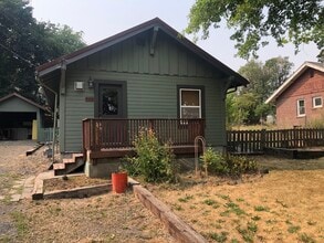 Building Photo - 535 SE Side St